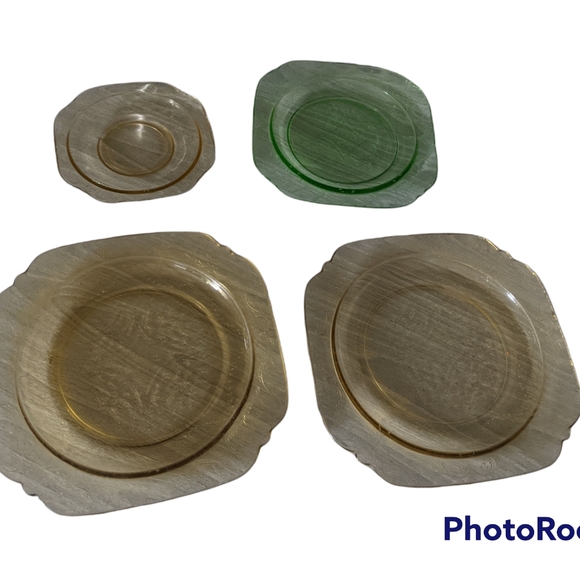 Set of 4 Depression Glass Pieces - Picture 1 of 13